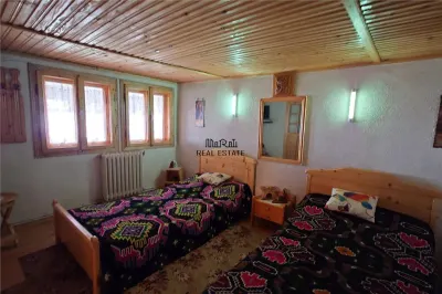 Gospodarie cu teren generos si constructii solide intr-o zona linistita - foto 17
