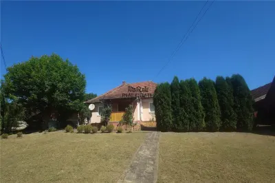 Gospodarie cu teren generos si constructii solide intr-o zona linistita - foto 18