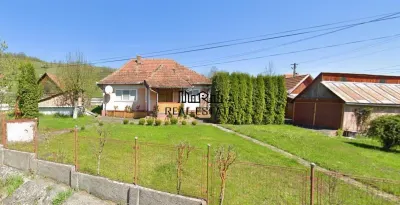 Gospodarie cu teren generos si constructii solide intr-o zona linistita - foto 19