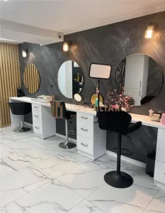 Spatiu comercial - salon de infrumusetare - de vanzare, zona RFN - Baia Mare