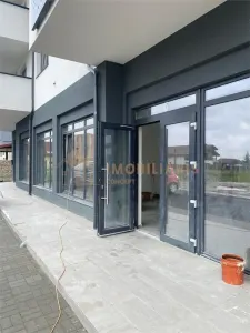 Spatiu comercial de 118 mp cu vitrina stradala mare - foto 2