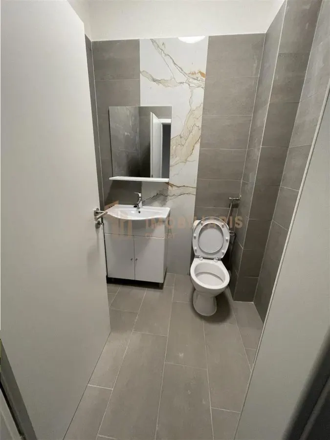 Spatiu comercial de 118 mp cu vitrina stradala mare - foto 6