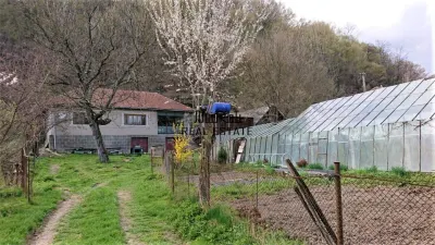 Casa si 3919 mp teren intravilan  in  Bucuresci, jud. Hunedoara - Bucuresci