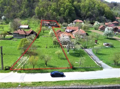 Casa si 3919 mp teren intravilan  in  Bucuresci, jud. Hunedoara - foto 2