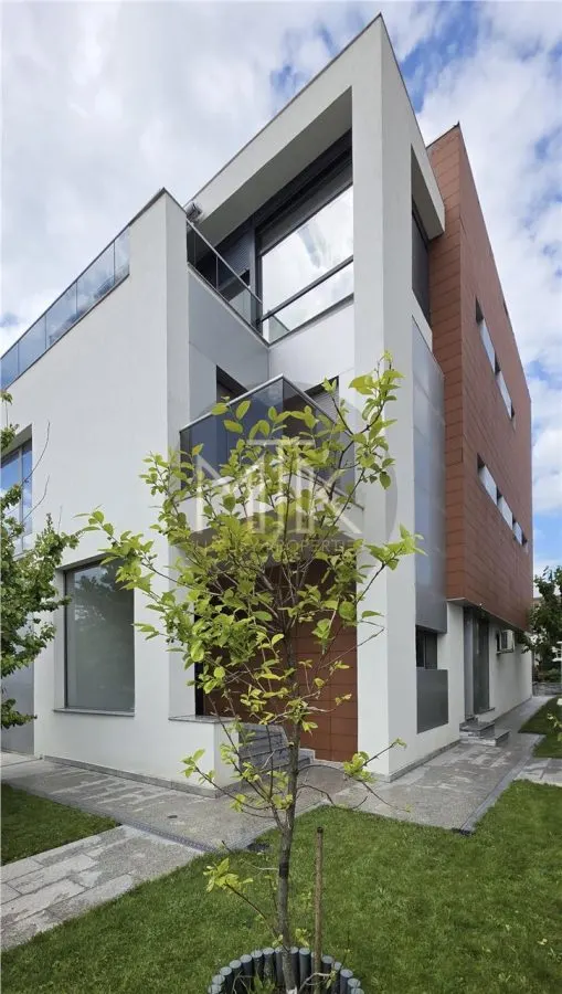 VILA DE LUX 8 camere, acces la lac privat | BANEASA - foto 1