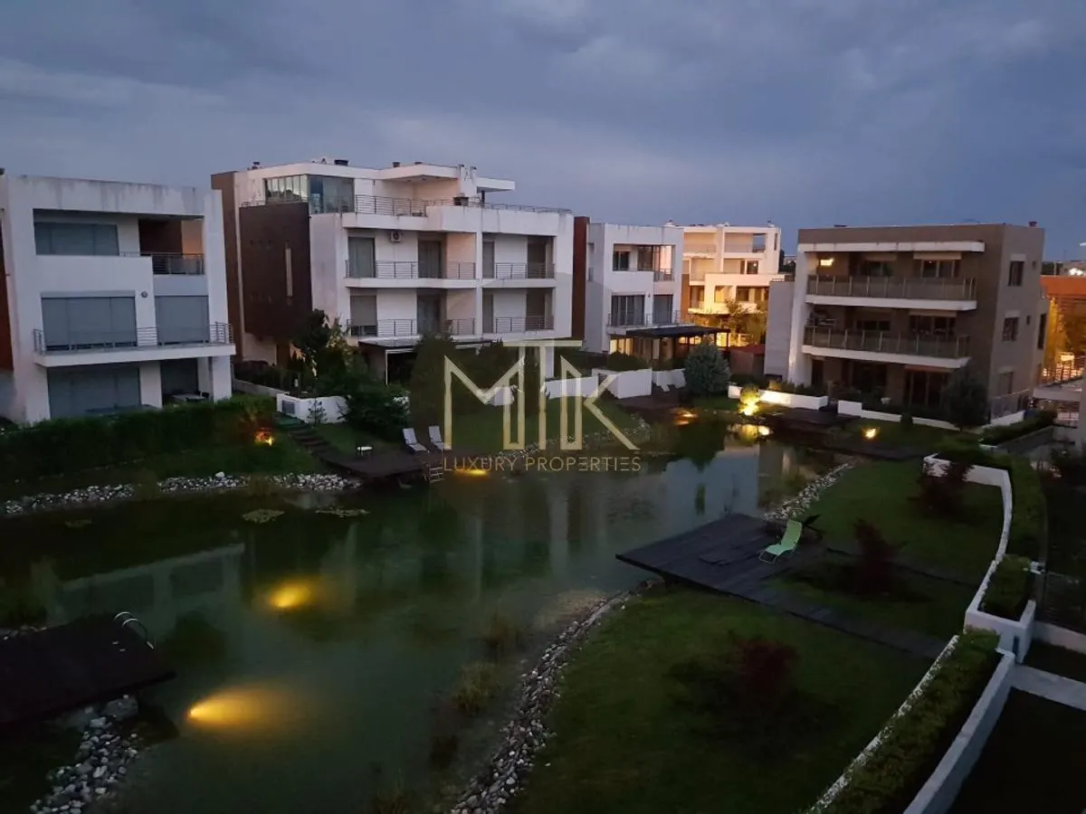 VILA DE LUX 8 camere, acces la lac privat | BANEASA - foto 14