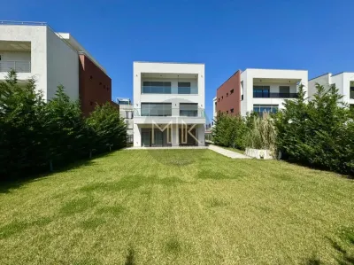 VILA INDIVIDUALA de LUX in Complex | 8 camere | Mobilata&utilata | 4 locuri de parcare | BANEASA - foto 15