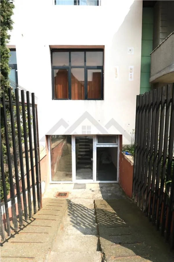 Spatiu comercial 20mp , zona Lipovei - foto 1
