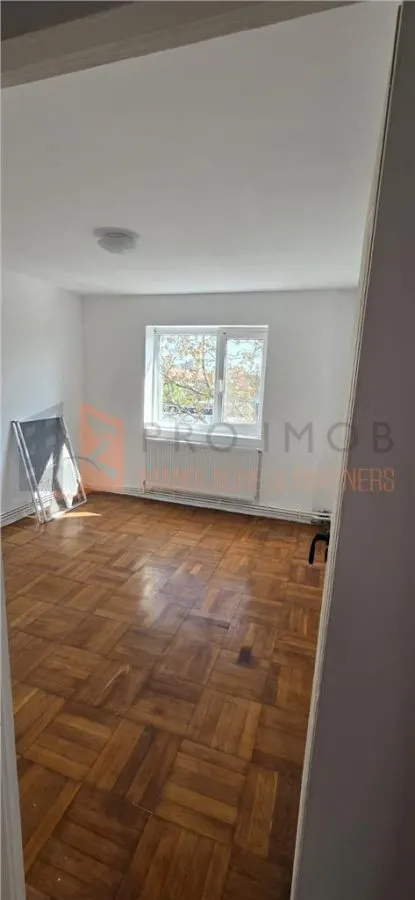 Apartament 2 camere cf 2 semidecomandat zona Crang - foto 1