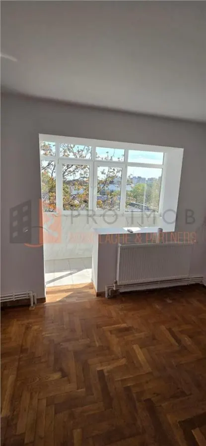 Apartament 2 camere cf 2 semidecomandat zona Crang - foto 2