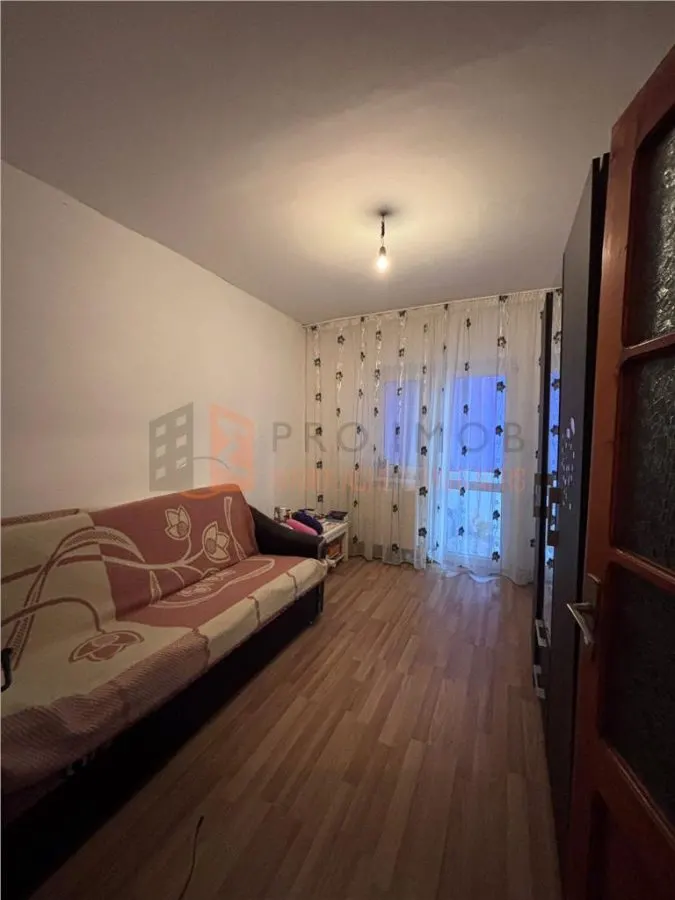 Apartament 3 camere cf 1 decomandat zona Micro 3 - foto 1