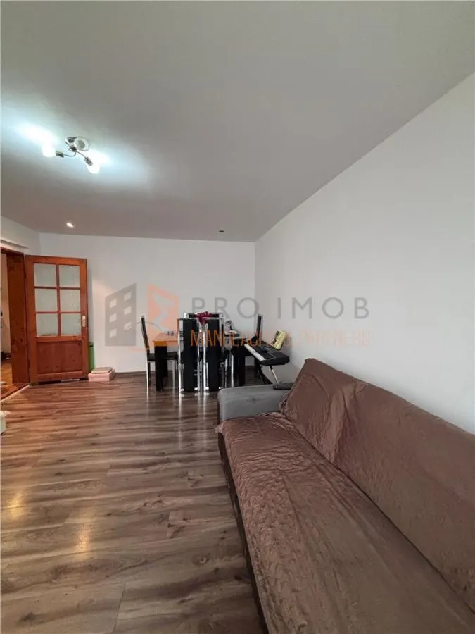 Apartament 3 camere cf 1 decomandat zona Micro 3 - foto 2