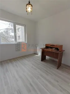 Apartament 3 camere cf 1 semidecomandat zona Micro 3 - Buzau