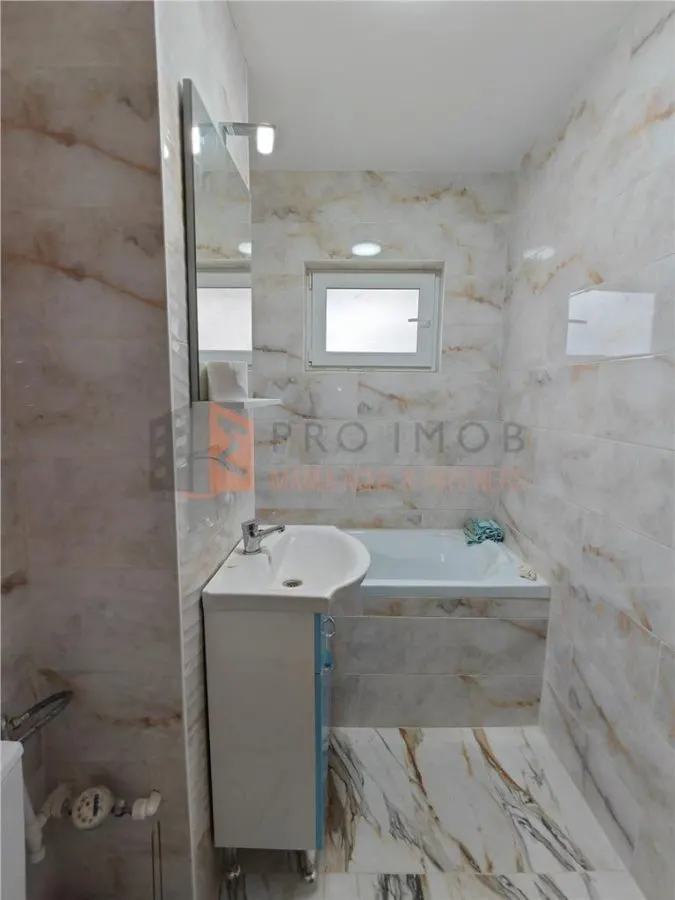 Apartament 3 camere cf 1 semidecomandat zona Micro 3 - foto 6