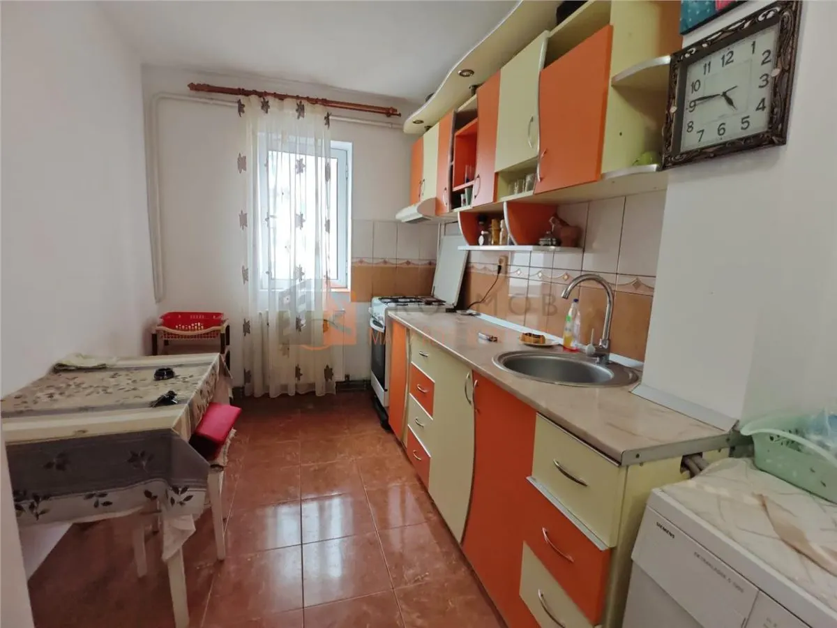 Apartament 2 camere cf 1 decomandat zona Micro 5 - foto 3
