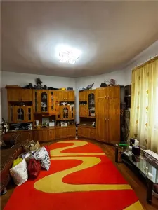 Casa batraneasca cu teren zona Centrala - foto 4