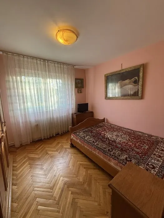 Apartament 3 camere etaj intermediar zona Astra- Carpatilor - foto 4