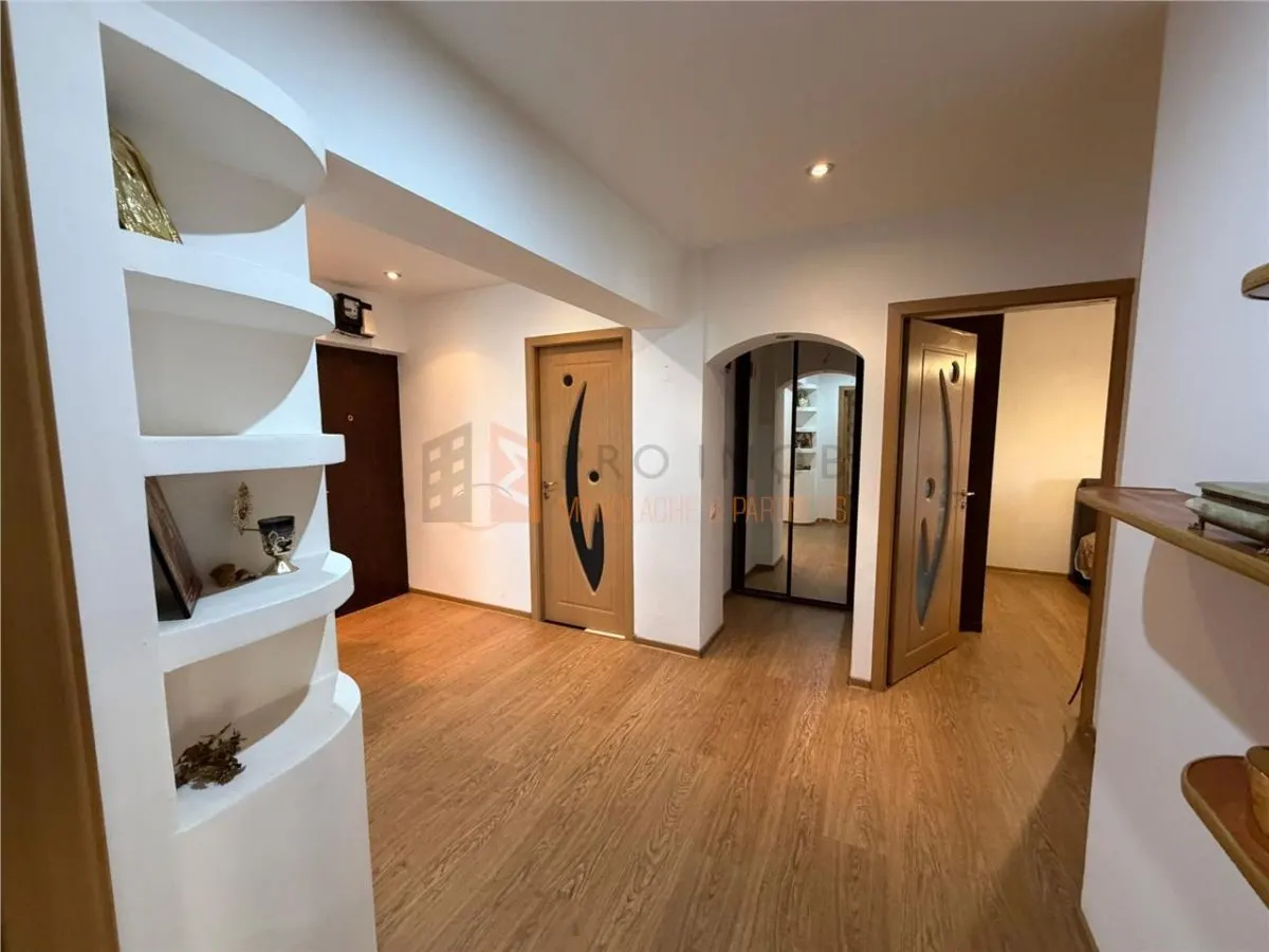 Apartament 4 camere cf 1 decomandat zona Obor - foto 9