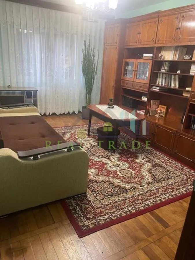Apartament 3 camere decomandat etajul 1 Astra Carpatilor - foto 1