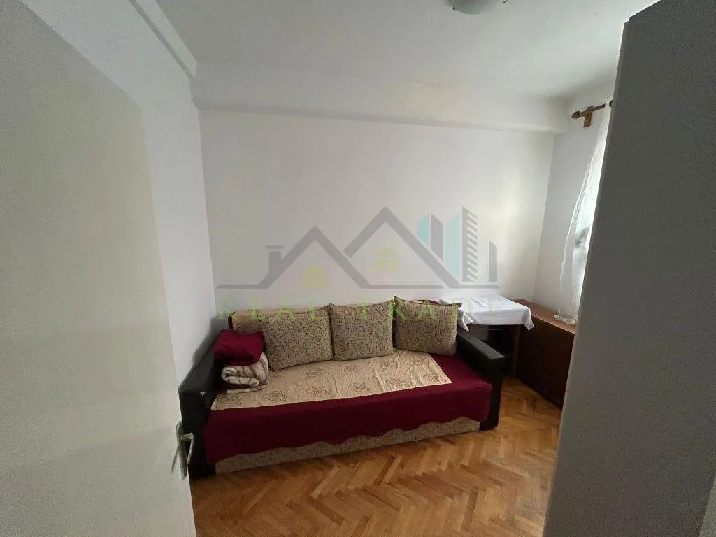 Apartament cu 2 camere etajul 1  Zona Tractorul - foto 2