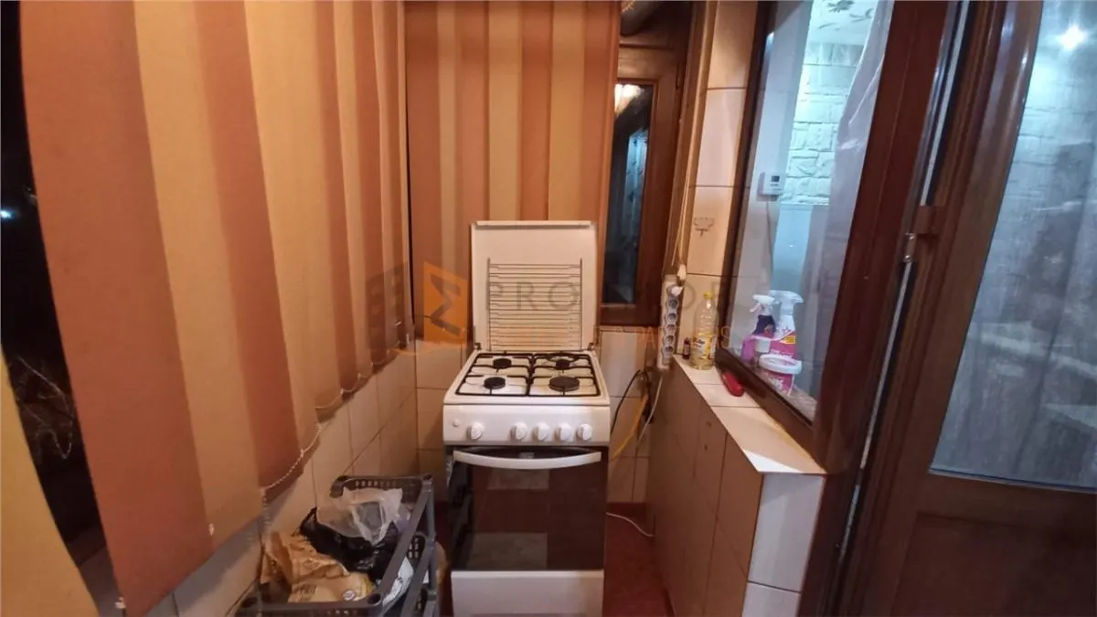Apartament 2 camere cf 1 semidecomandat zona Micro 3 - foto 10