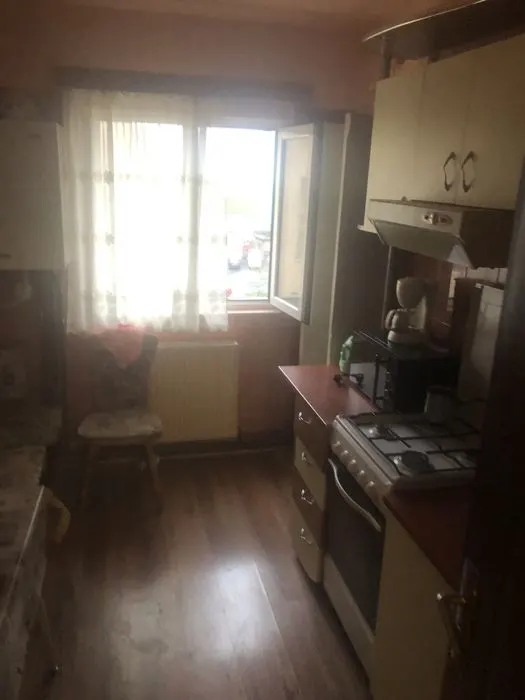 Apartament cu 3 camere , 2 bai - foto 1