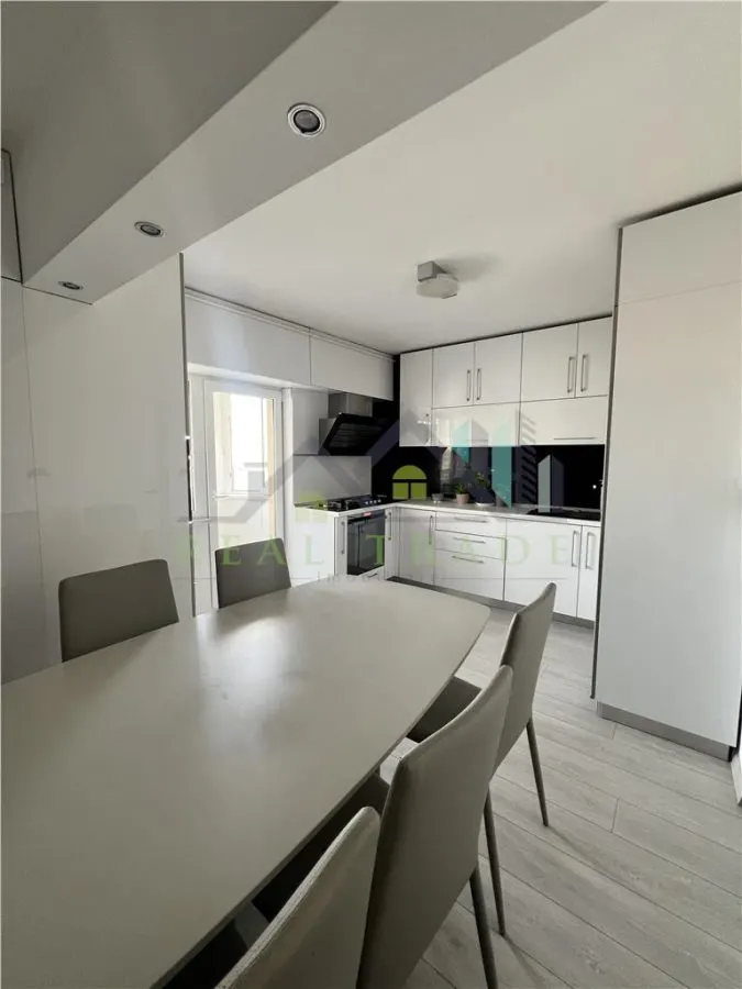Apartament 4 camere decomandat intrare Racadau - foto 9