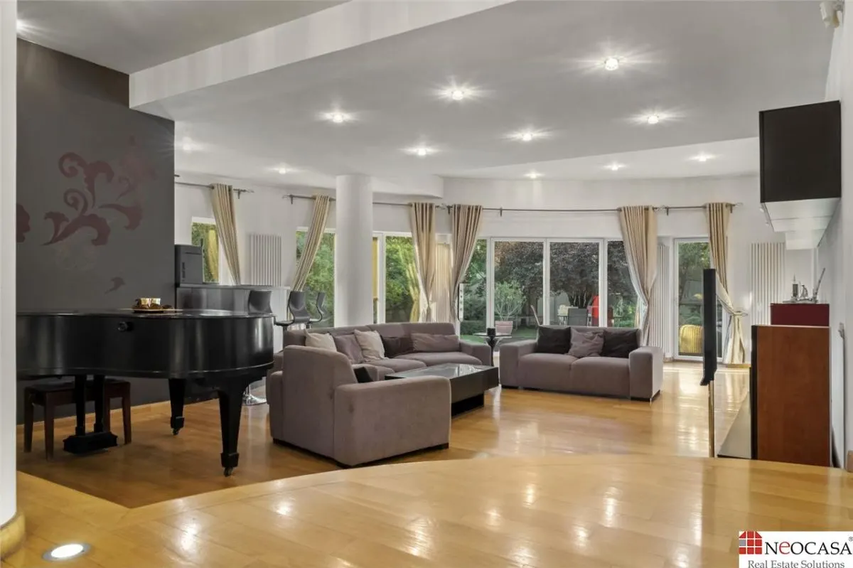 Vila de lux in apropiere de Cambridge School | Curte superba - foto 11