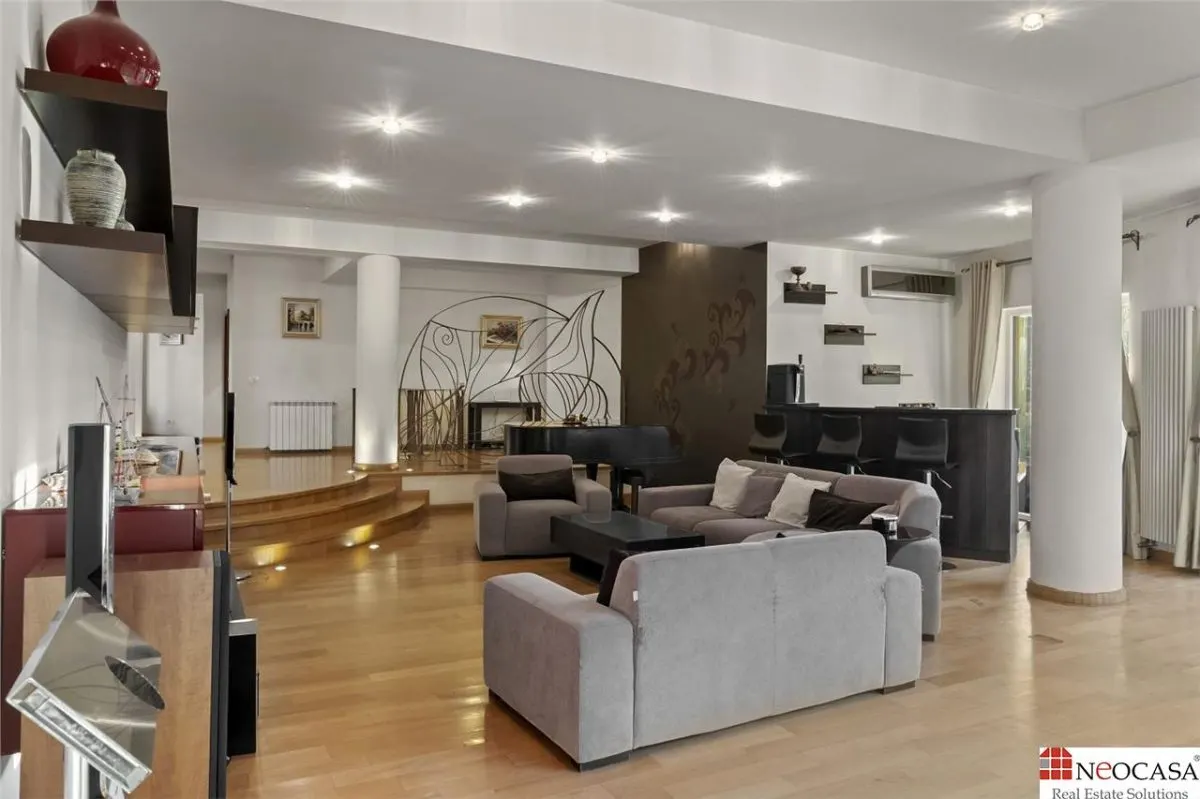 Vila de lux in apropiere de Cambridge School | Curte superba - foto 12