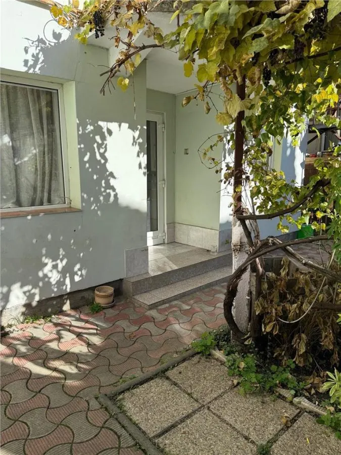 Casa tip duplex in zona centrala, 4 camere, mobilata complet, pret foarte bun - foto 1