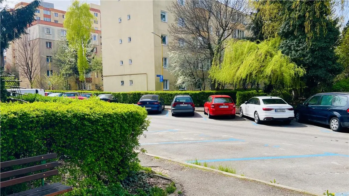 REZERVAT! Apartament de vanzare 3 camere cu pivnita mare, Astra, Brasov - foto 1