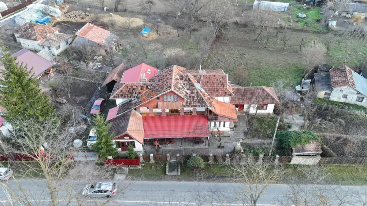 Casa tip P+1+M zona Vintila Voda - foto 2