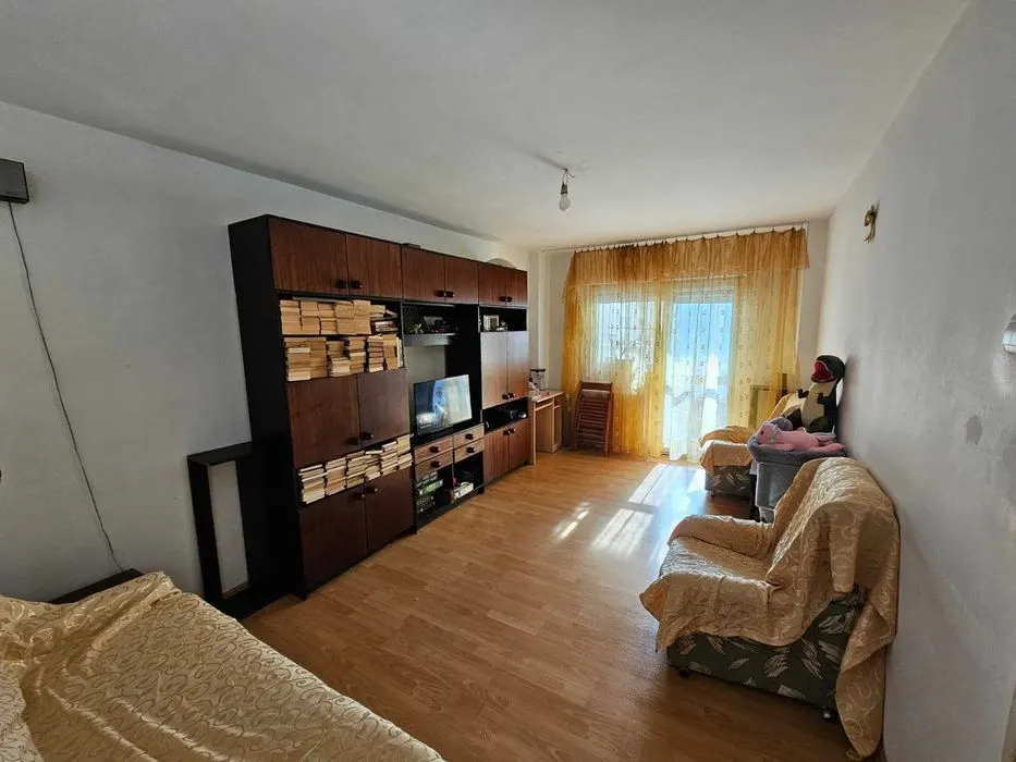 Apartament 3 camere decomandat, Racadau etaj intermediar - foto 1