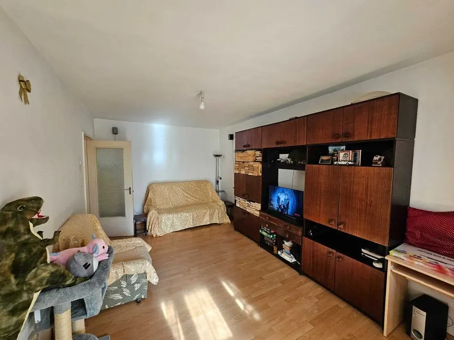 Apartament 3 camere decomandat, Racadau etaj intermediar - foto 2