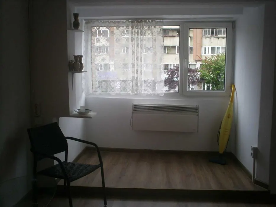 Garsoniera etajul 1, zona Centrul Civic- Toamnei - foto 1