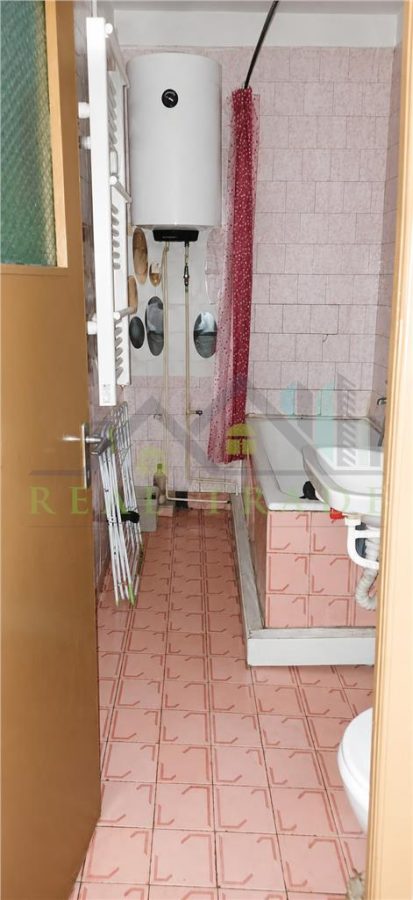 Garsoniera etajul 1, zona Centrul Civic- Toamnei - foto 5