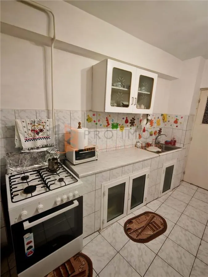 Apartament 3 camere cf 1 decomandat zona Centru - foto 4