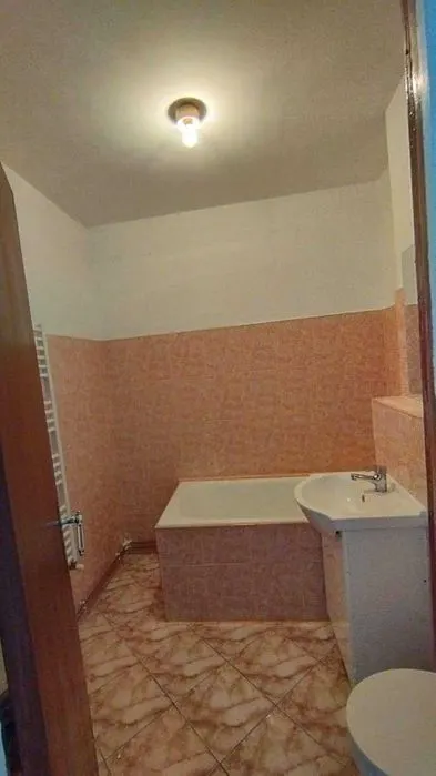 Apartament 2 camere  decomandat etaj intermediarzona Astra - foto 6