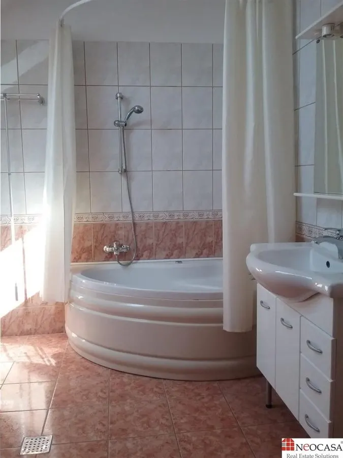 VILA EXTRAORDINARA, 6 CAMERE LUMINOASE, PISCINA, CURTE FOARTE FRUMOASA! - foto 12