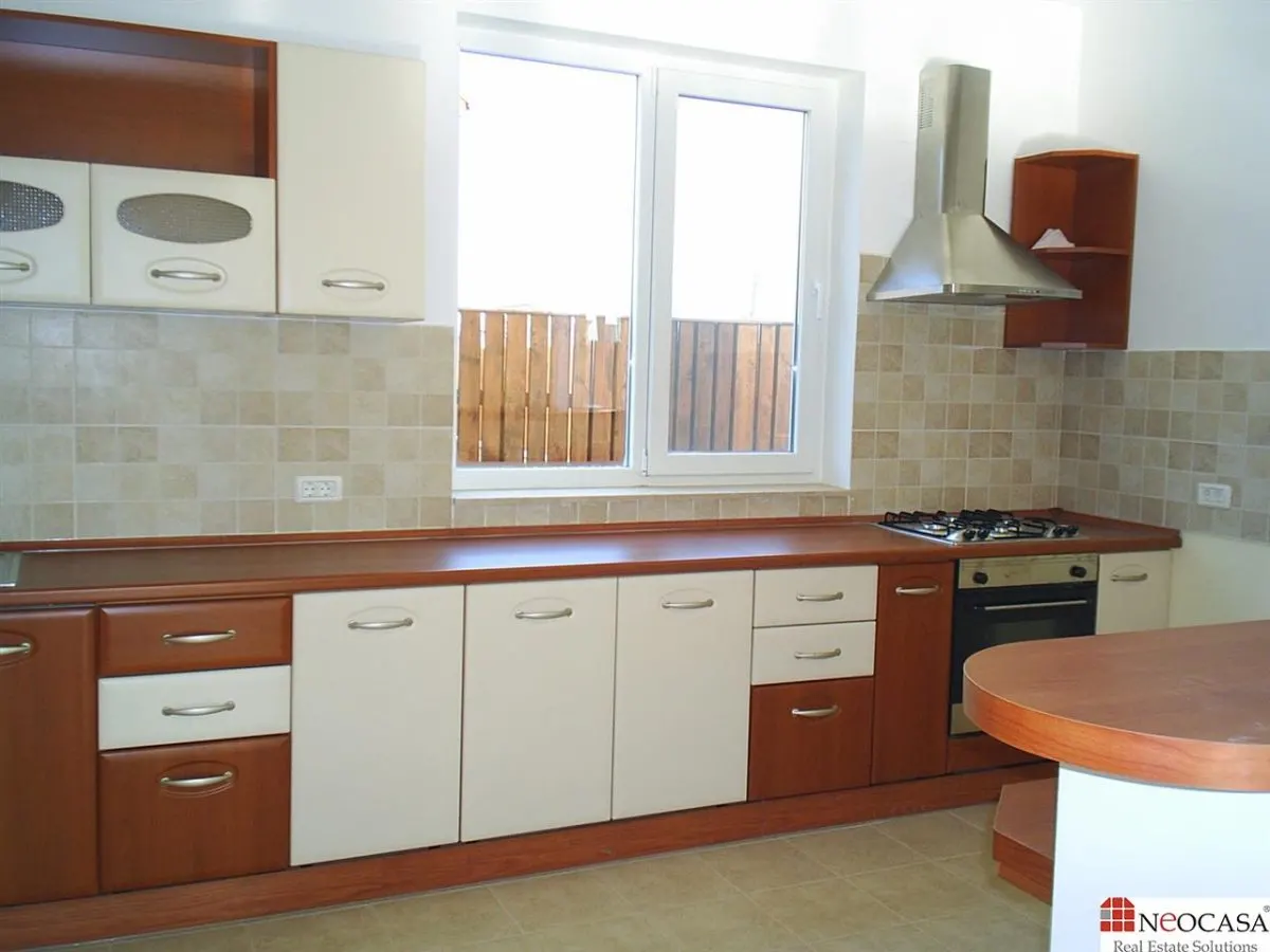 VILA EXTRAORDINARA, 6 CAMERE LUMINOASE, PISCINA, CURTE FOARTE FRUMOASA! - foto 8