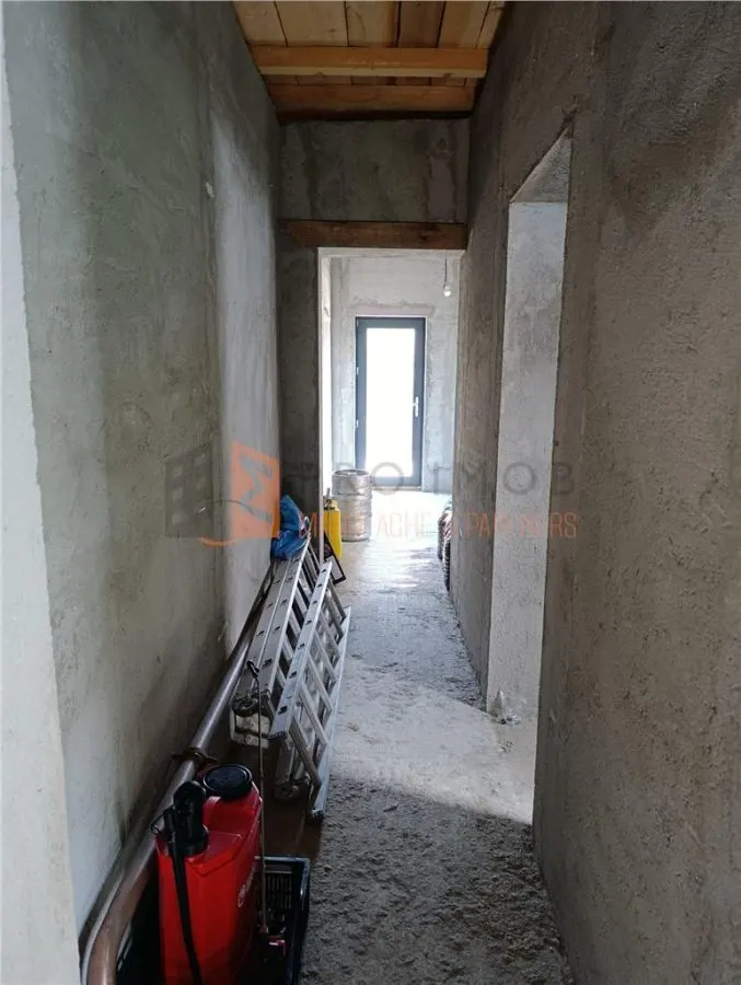 Casa tip parter zona Capatanesti - foto 11