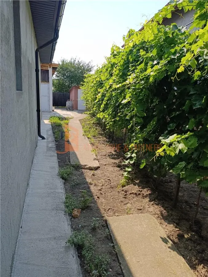Casa tip parter zona Capatanesti - foto 13