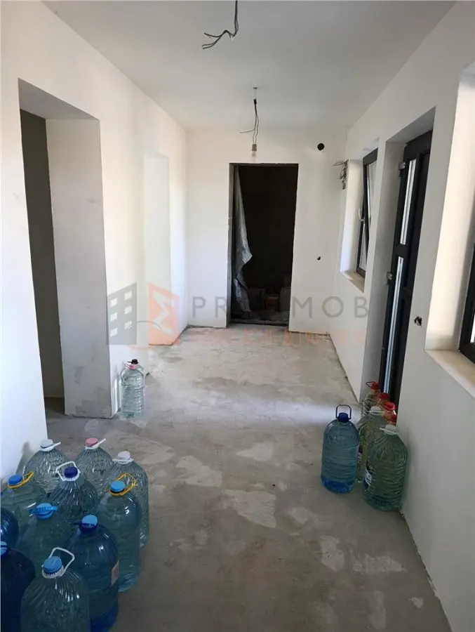 Casa tip parter zona Capatanesti - foto 7