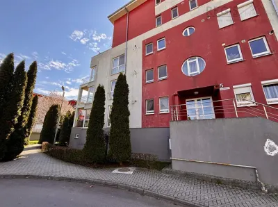 De vanzare | 3 camere decomandat, parcare si boxa - Brasov