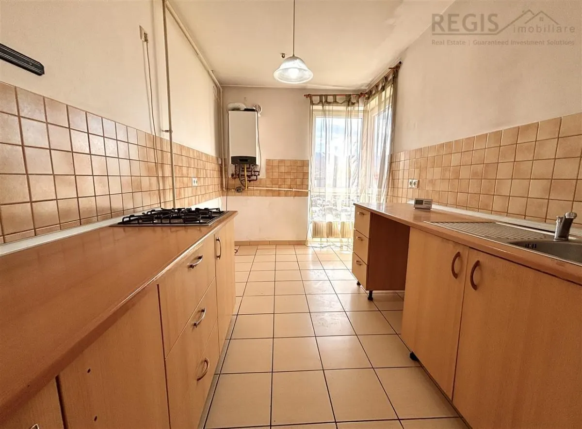 De vanzare | 3 camere decomandat, parcare si boxa - foto 12