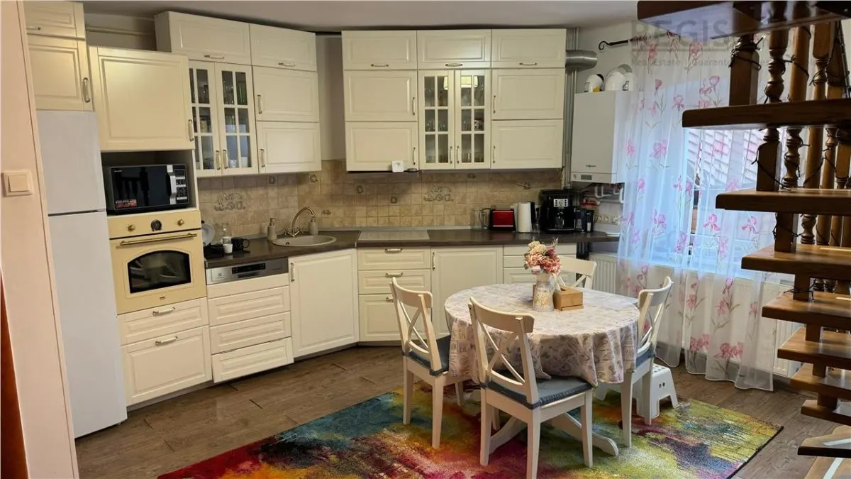 Proprietate rara in Schei/penthouse pe doua niveluri - foto 1