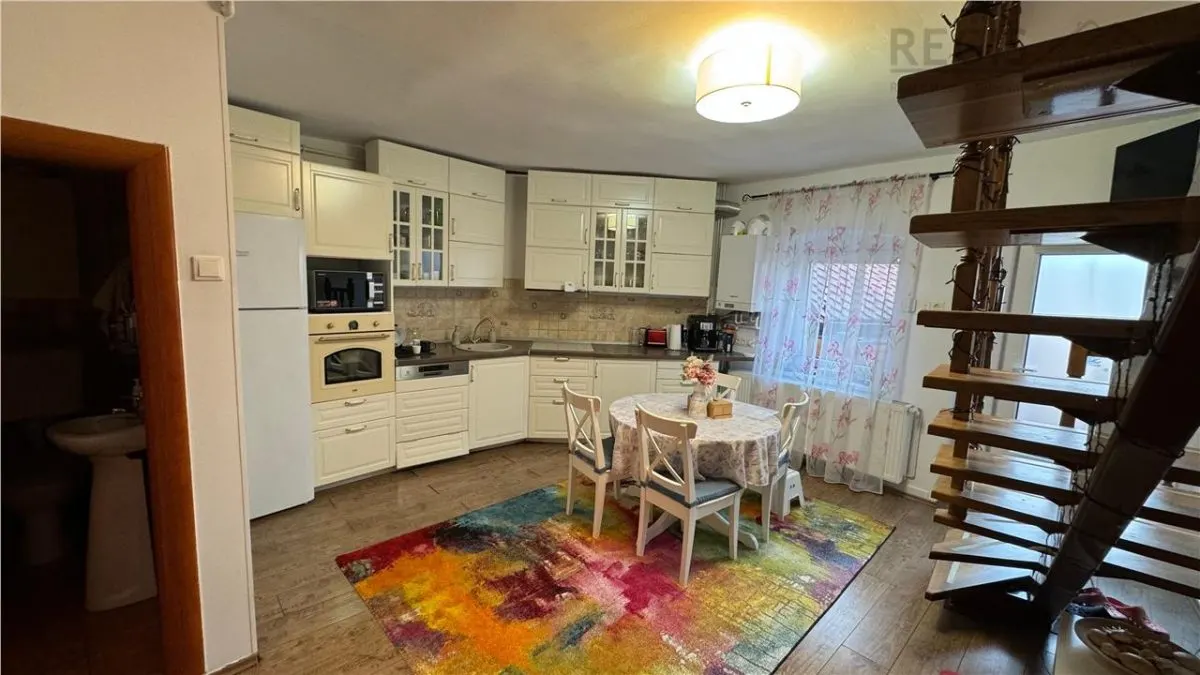 Proprietate rara in Schei/penthouse pe doua niveluri - foto 4