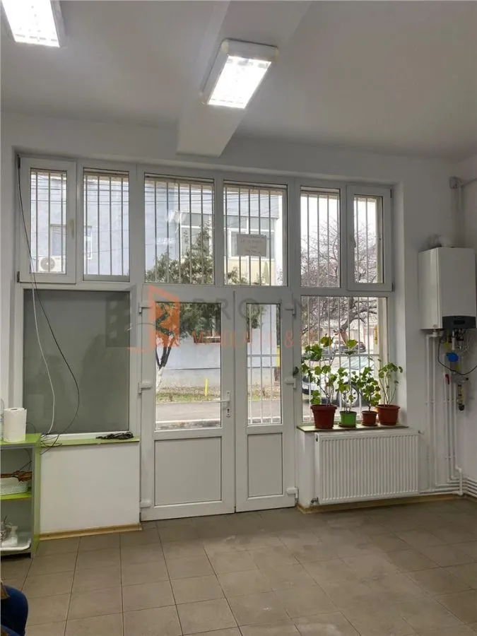 Spatiu comercial zona Brosteni - foto 2