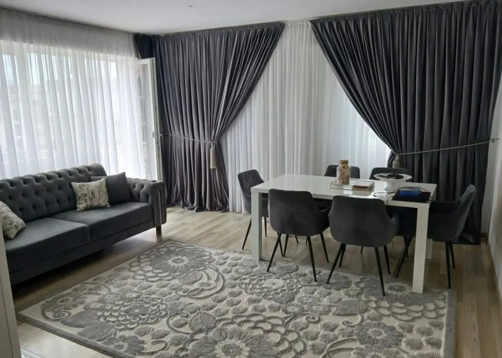 Apartament cu 3 camere Tractorul - foto 1
