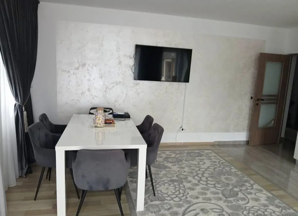 Apartament cu 3 camere Tractorul - foto 4